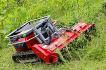 除草作業をラジコン草刈機で効率化