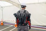 腕上げ作業の負担を軽減！ 「上向き作業用腕部補助型アシストスーツ」