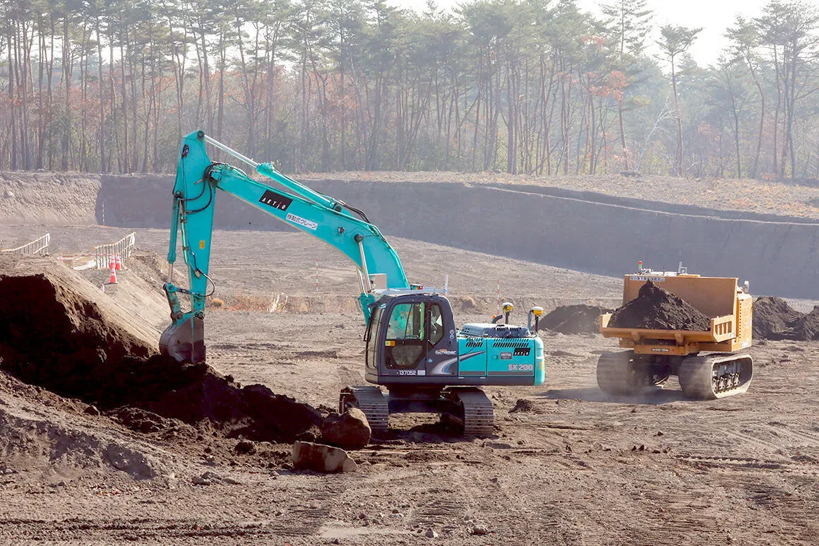 国土交通省の発注工事で、無人化施工のシステム環境をアクティオが構築。浅間山麓で実施