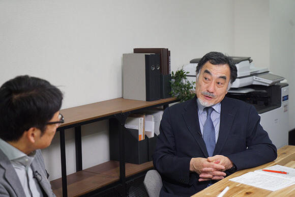 左：茂木俊輔さん（ジャーナリスト）、右：家田仁さん（政策研究大学院大学特別教授）