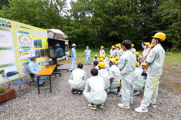 宮崎県立延岡工業高等学校土木科の生徒約40名が体験会に参加した