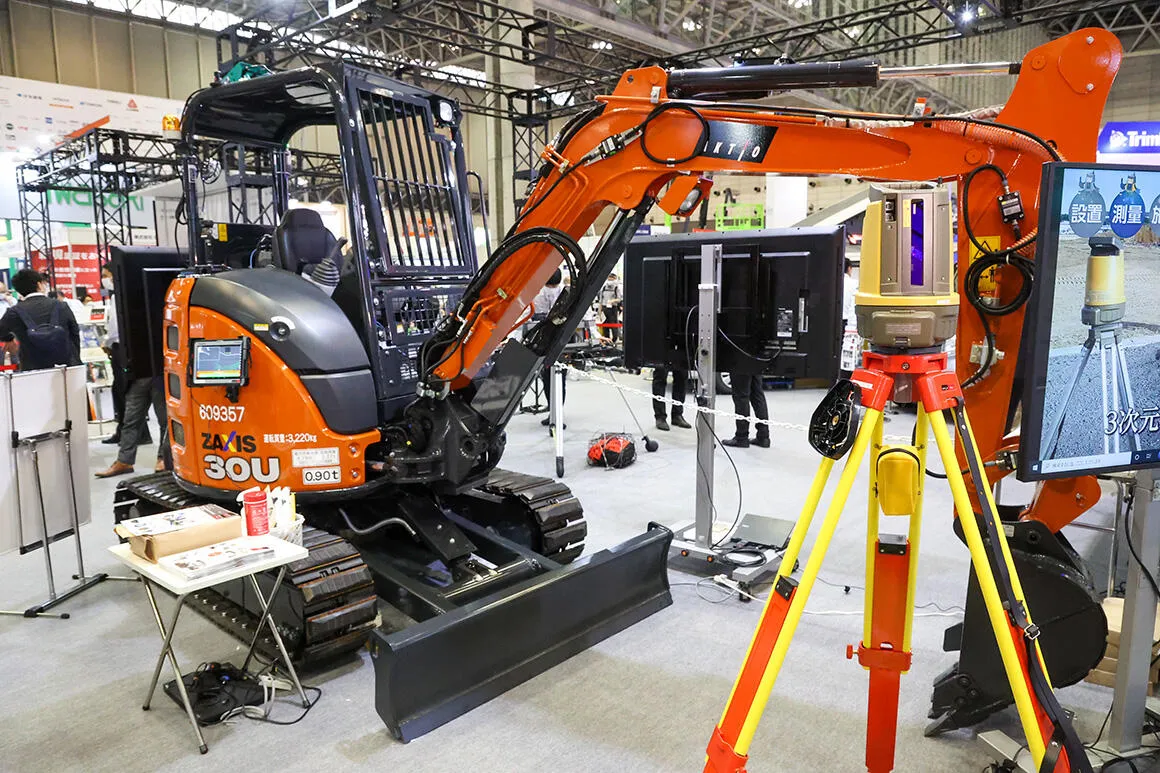測量とマシンガイダンスを兼ねたICT施工システム「杭ナビショベル」