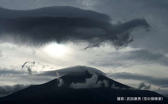 悪天前の富士山の雲（2023年11月6日15時過ぎに撮影）