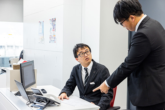 納富悠平課長と島田裕太