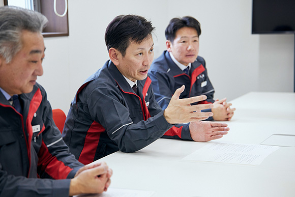 後藤津義執行役員北信越支社長（中央）